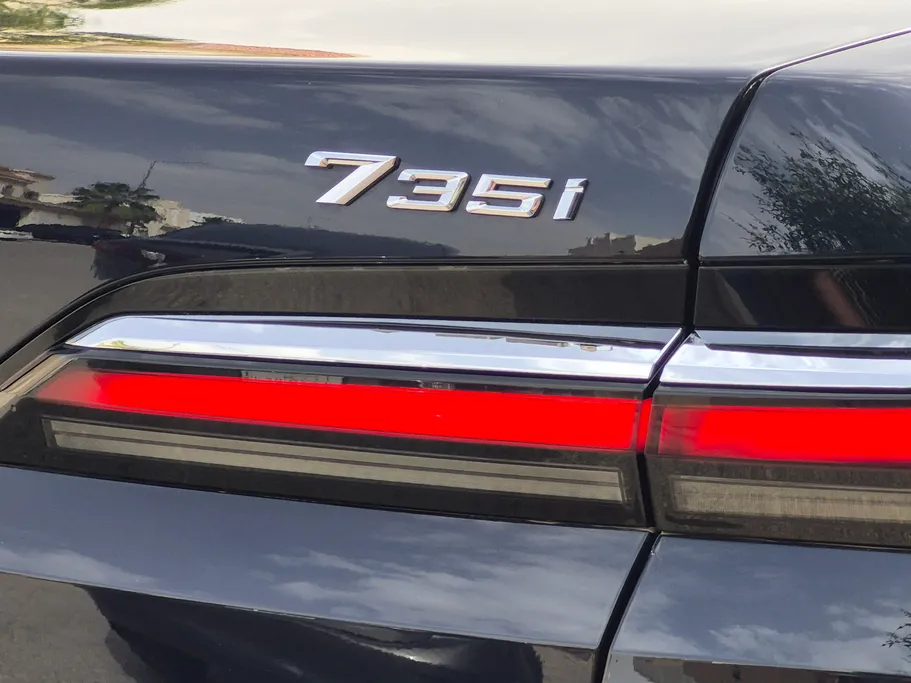 2023 BMW 7 Series 735i 
