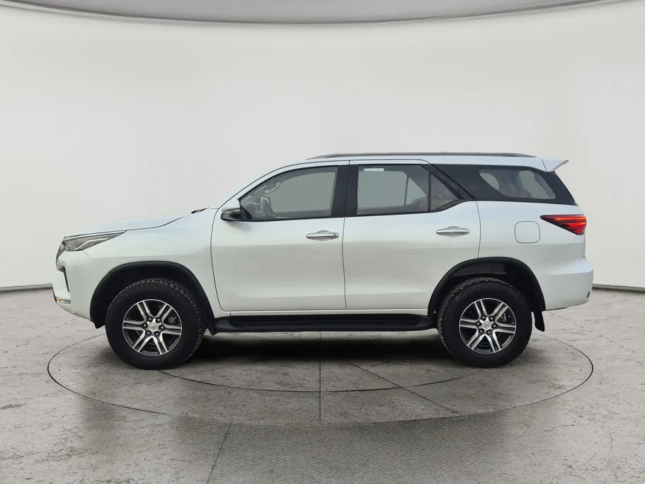 تويوتا فورتشنر VX 2023 