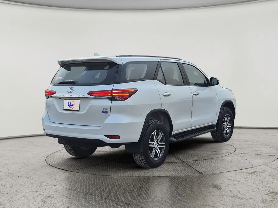 تويوتا فورتشنر VX 2023 