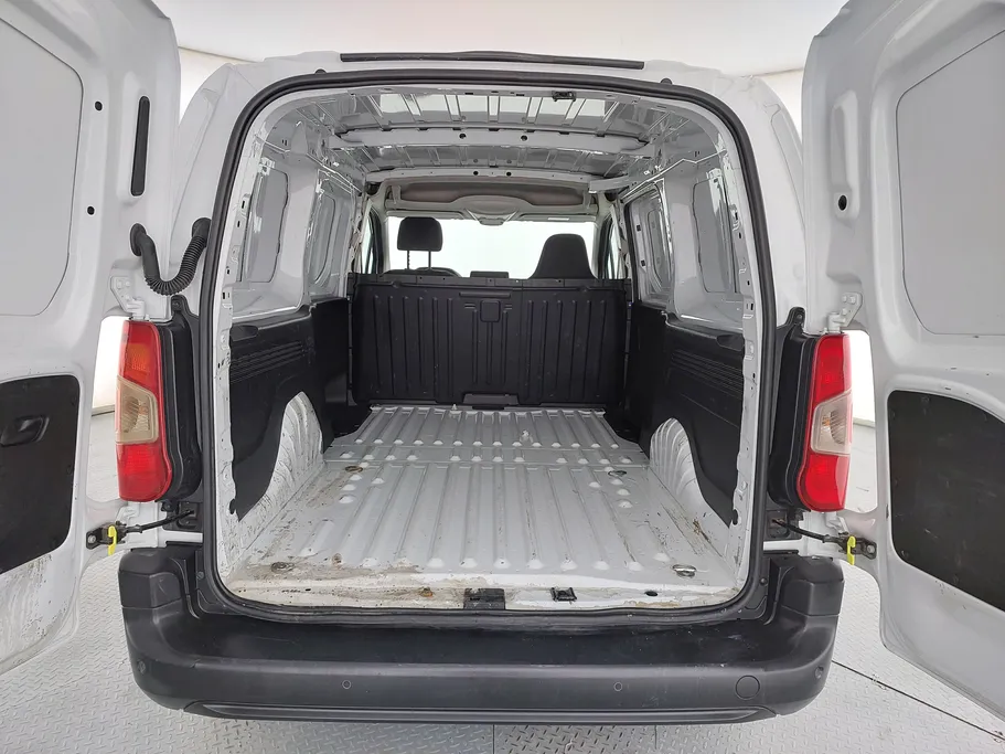 2023 Peugeot Partner Long van 