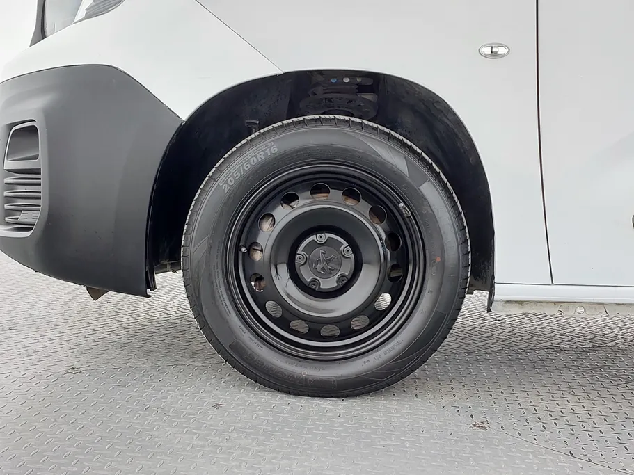 2023 Peugeot Partner Long van 