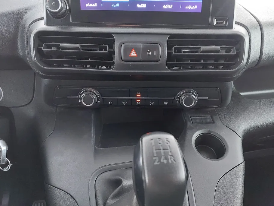 2023 Peugeot Partner Long van 