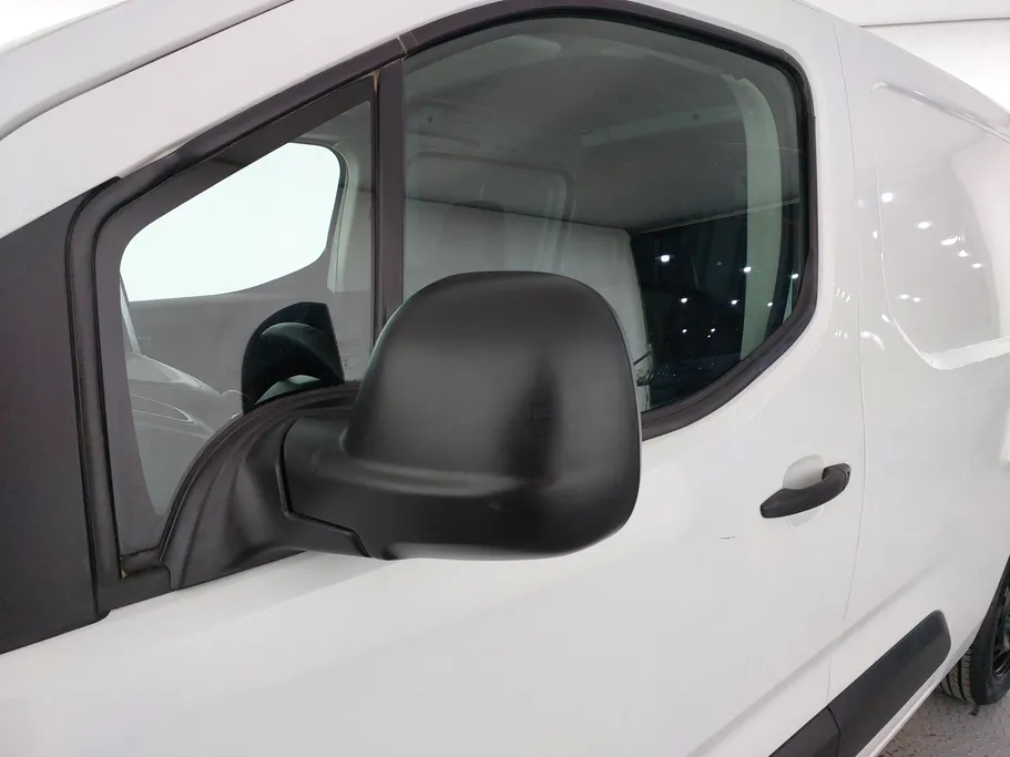 2023 Peugeot Partner Long van 