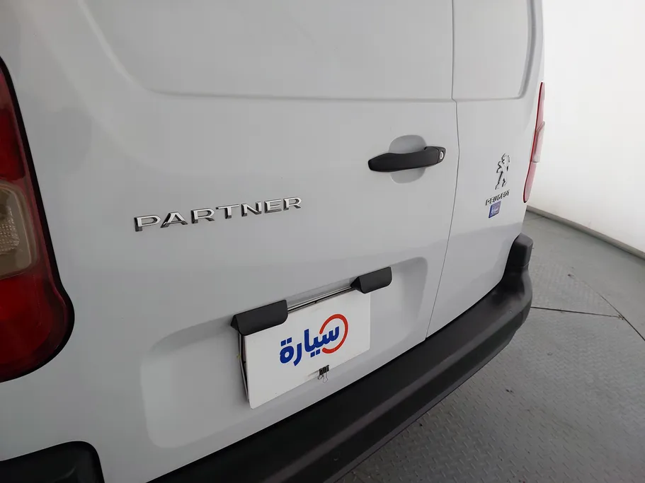 2023 Peugeot Partner Long van 