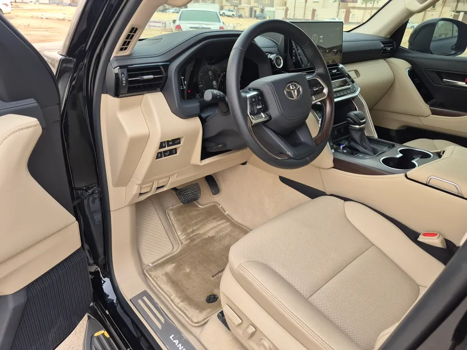 تويوتا لاندكروزر GXR 2026 