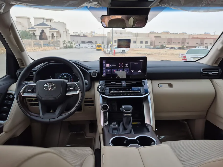 تويوتا لاندكروزر GXR 2026 