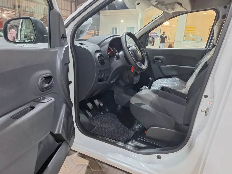 2022 Renault Docker Van بضاعة 
