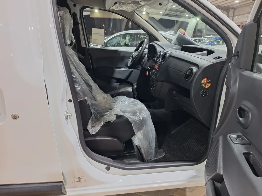 2022 Renault Docker Van بضاعة 