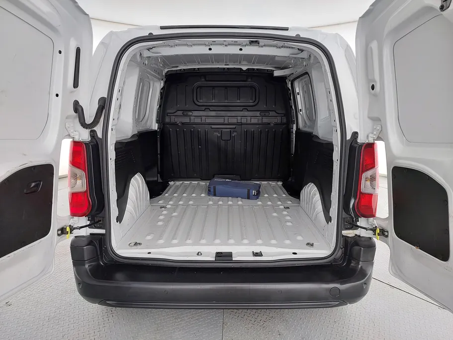 2023 Peugeot Partner Short van 