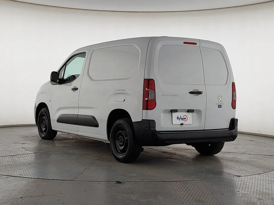 2023 Peugeot Partner Short van 