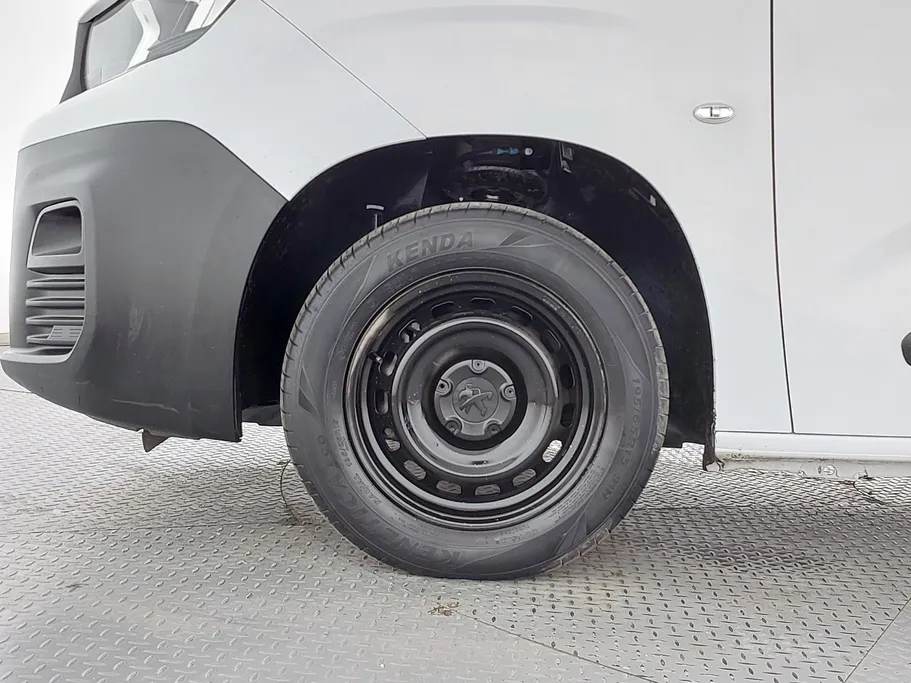 2023 Peugeot Partner Short van 