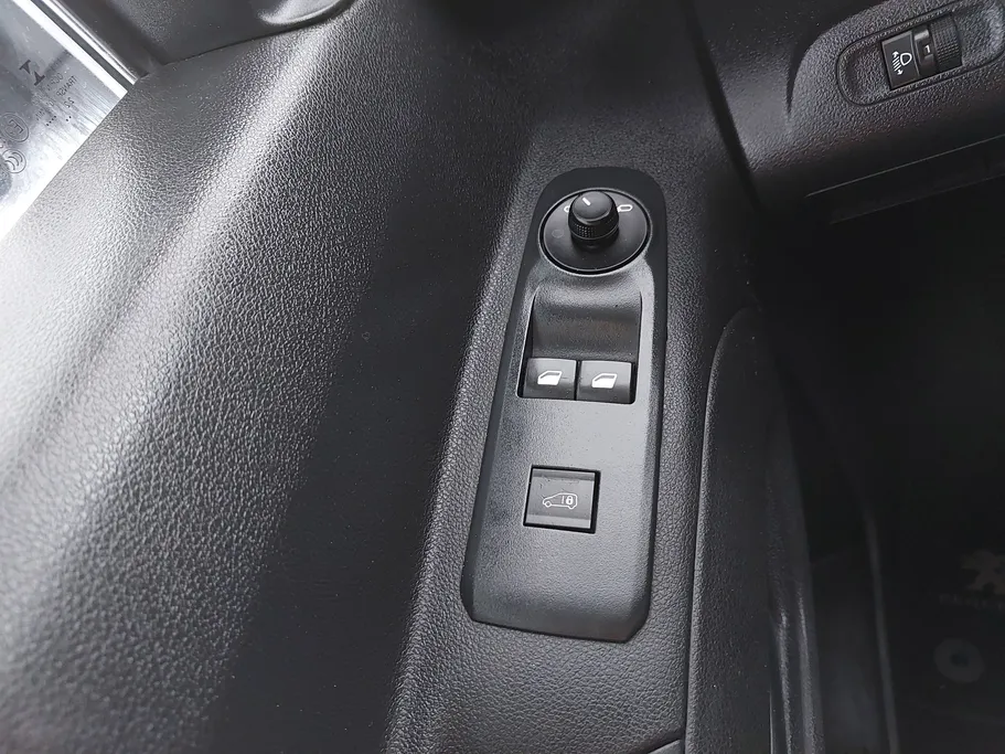 2023 Peugeot Partner Short van 