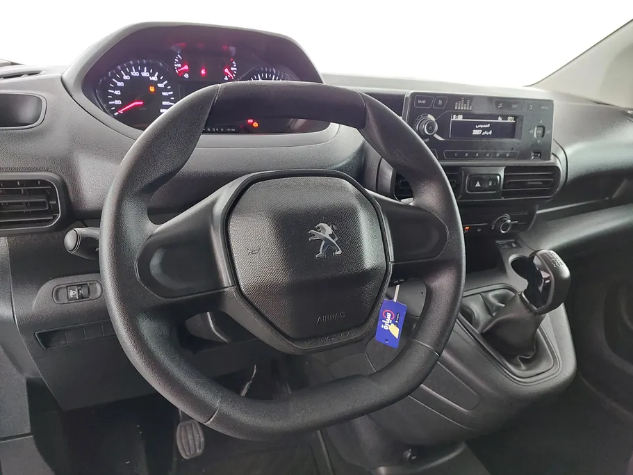 2023 Peugeot Partner Short van 