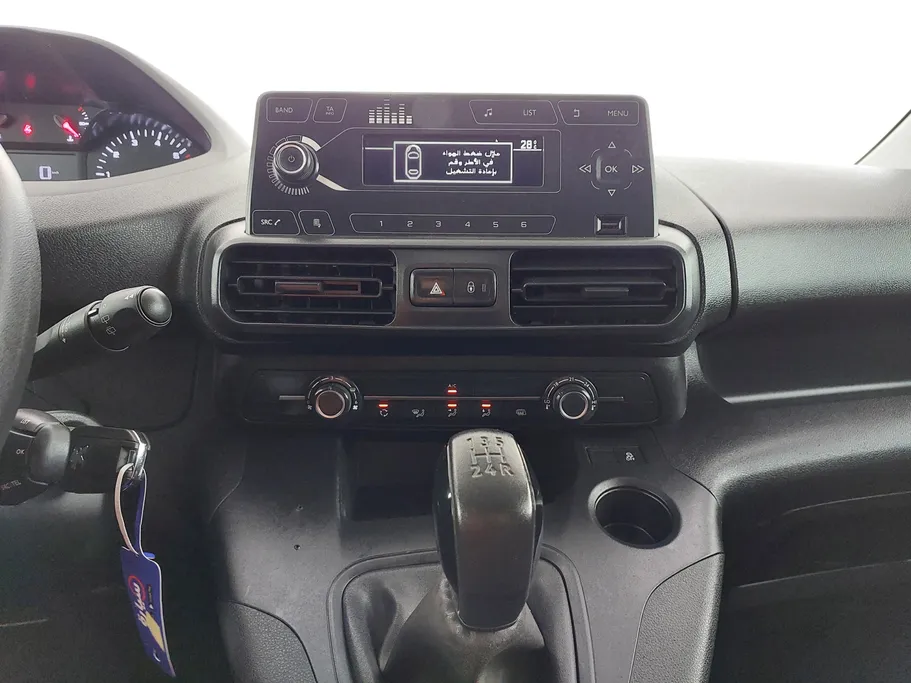 2023 Peugeot Partner Short van 