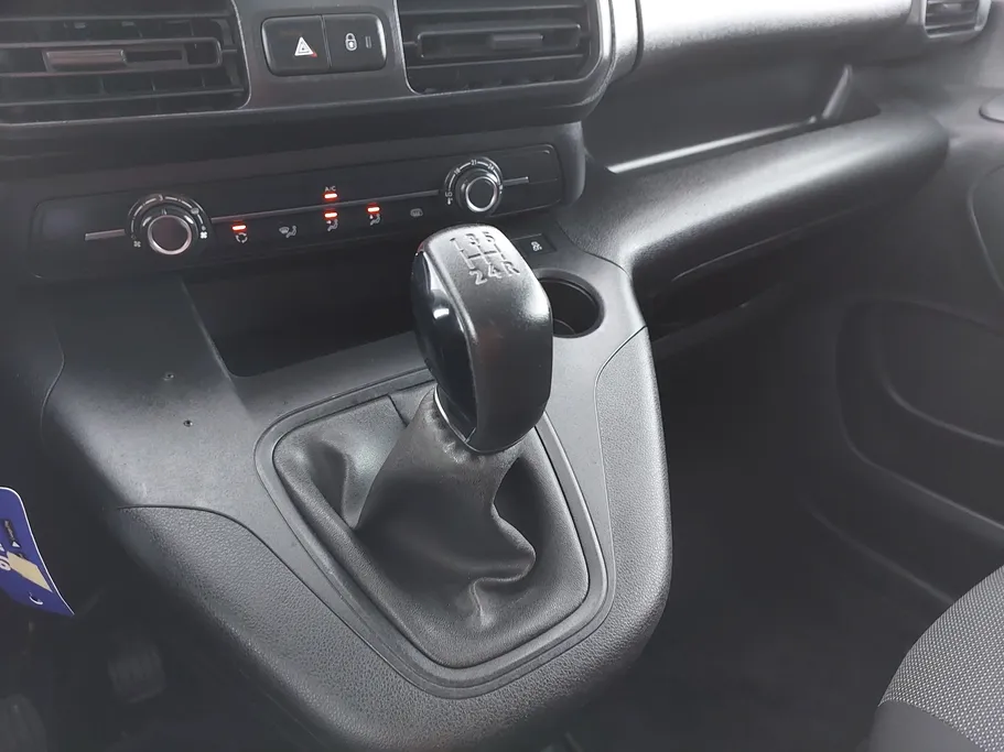 2023 Peugeot Partner Short van 