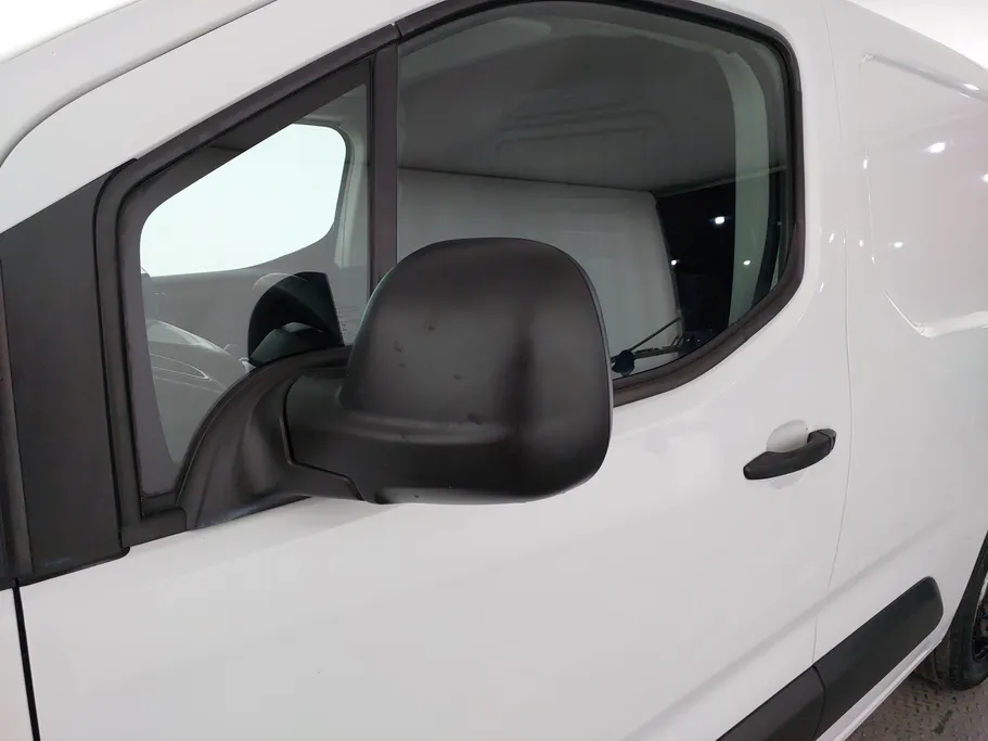 2023 Peugeot Partner Short van 