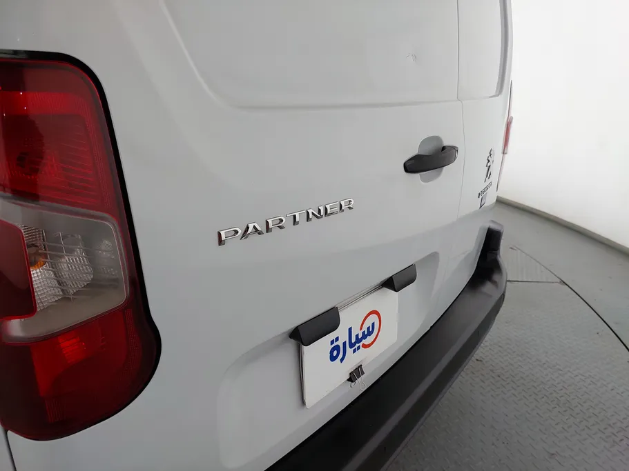 2023 Peugeot Partner Short van 