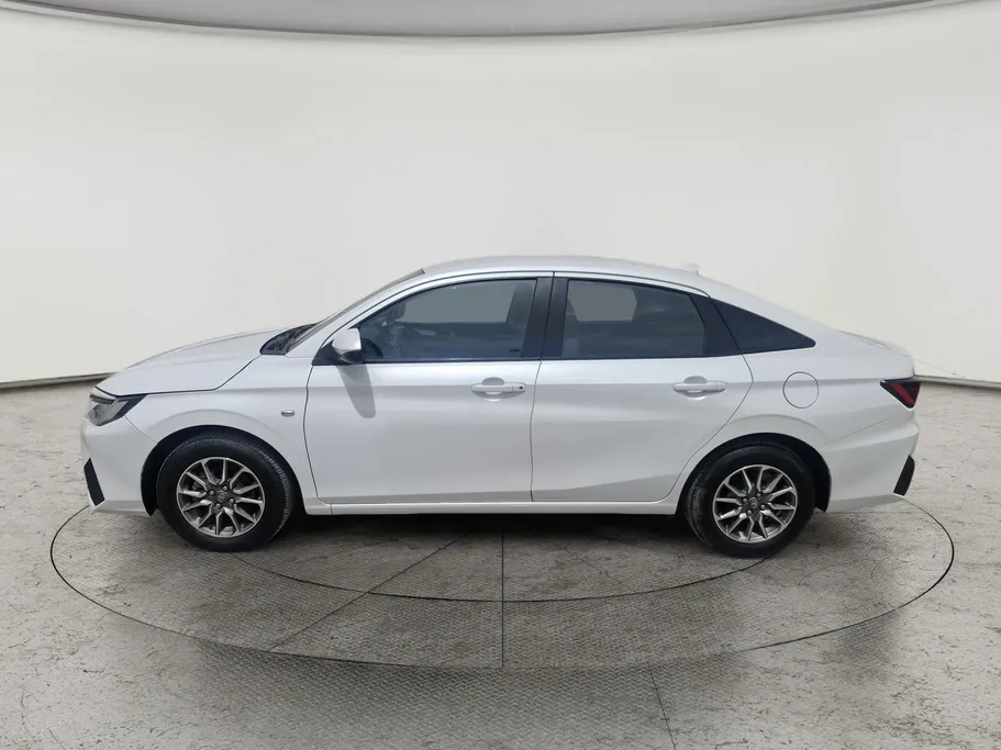 2023 Toyota Yaris  Y 