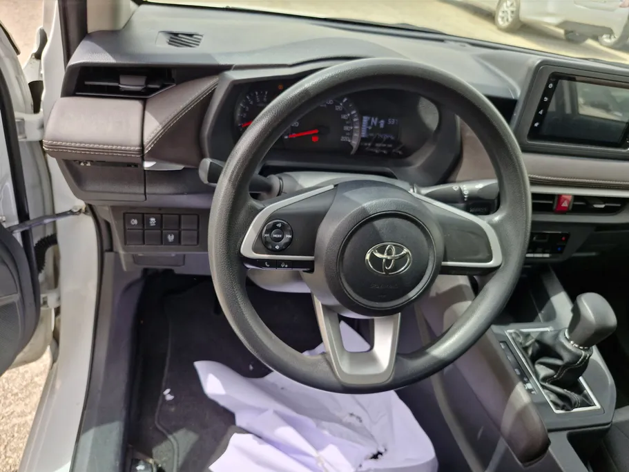 2023 Toyota Yaris  Y 