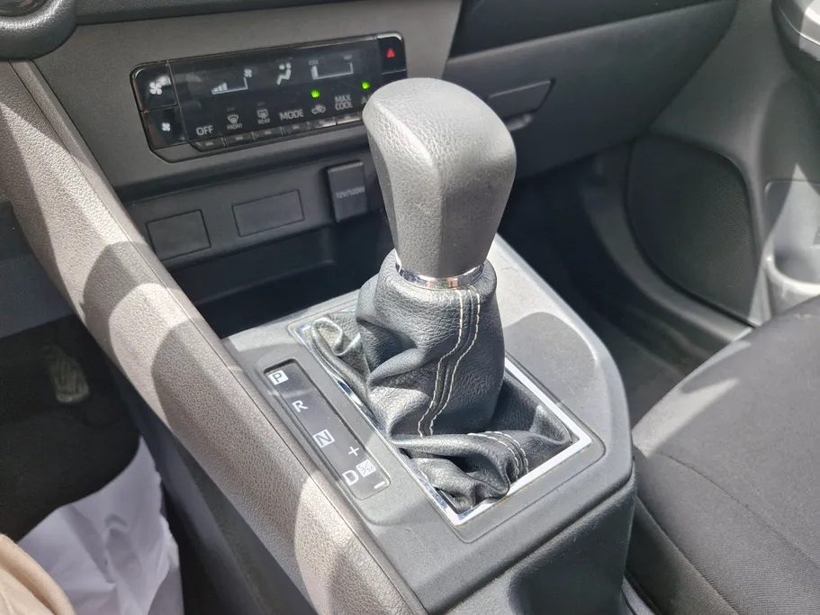 2023 Toyota Yaris  Y 