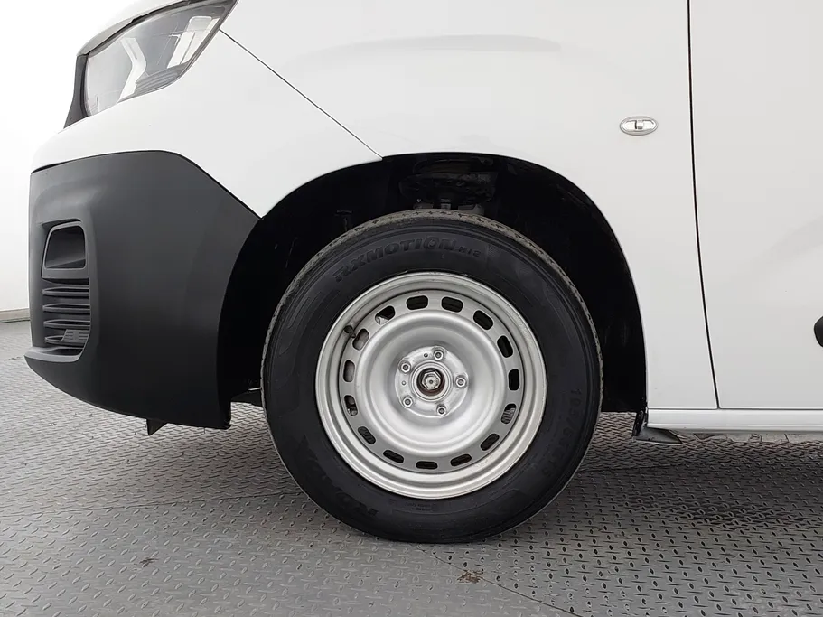 2022 Peugeot Partner Short van 