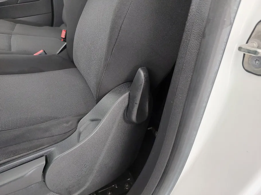 2022 Peugeot Partner Short van 