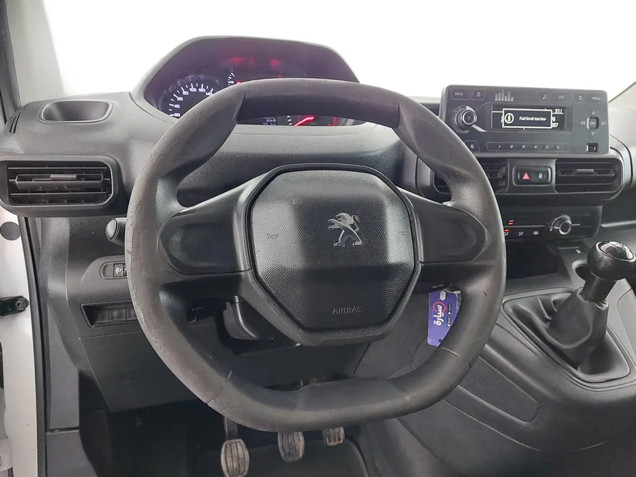 2022 Peugeot Partner Short van 