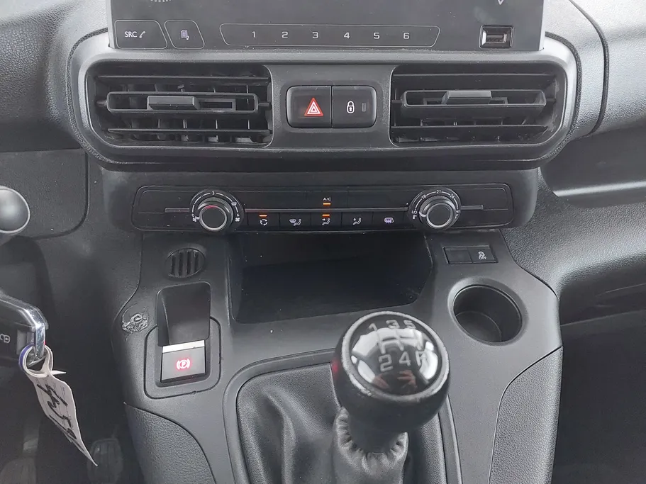 2022 Peugeot Partner Short van 