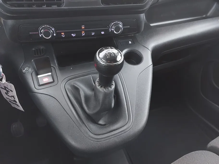 2022 Peugeot Partner Short van 