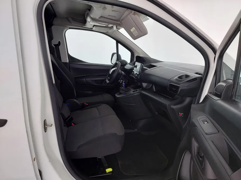 2022 Peugeot Partner Short van 