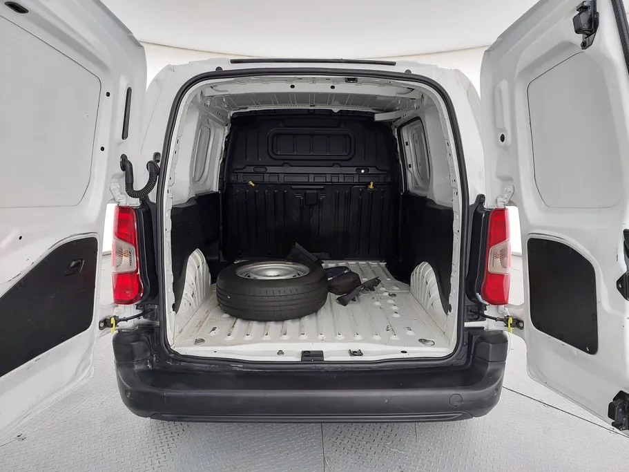 2022 Peugeot Partner Short van 