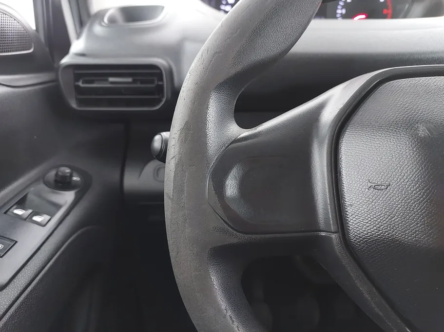 2022 Peugeot Partner Short van 