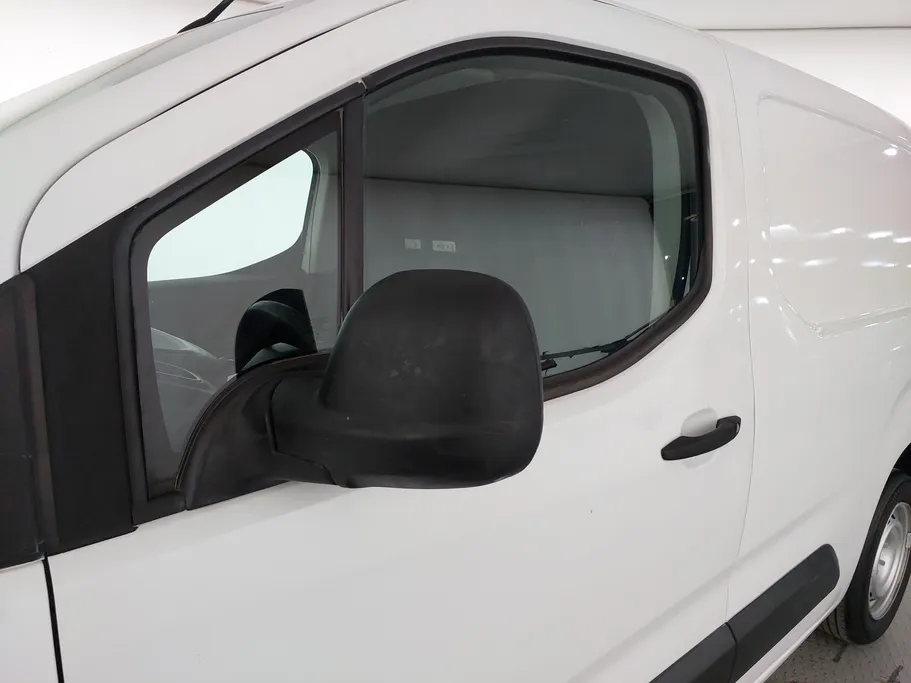 2022 Peugeot Partner Short van 