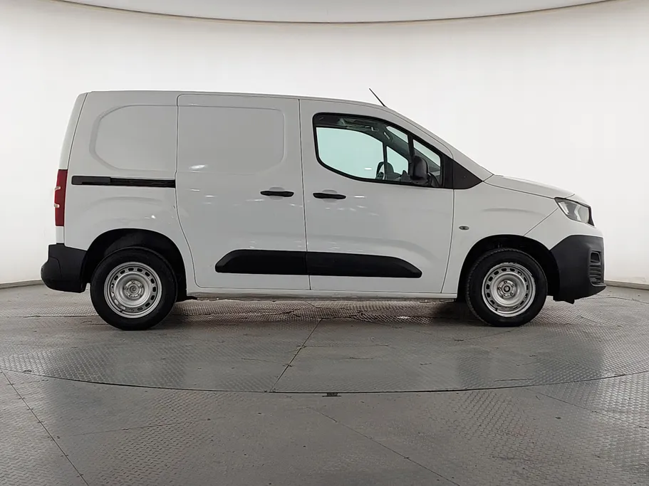 2022 Peugeot Partner Short van 