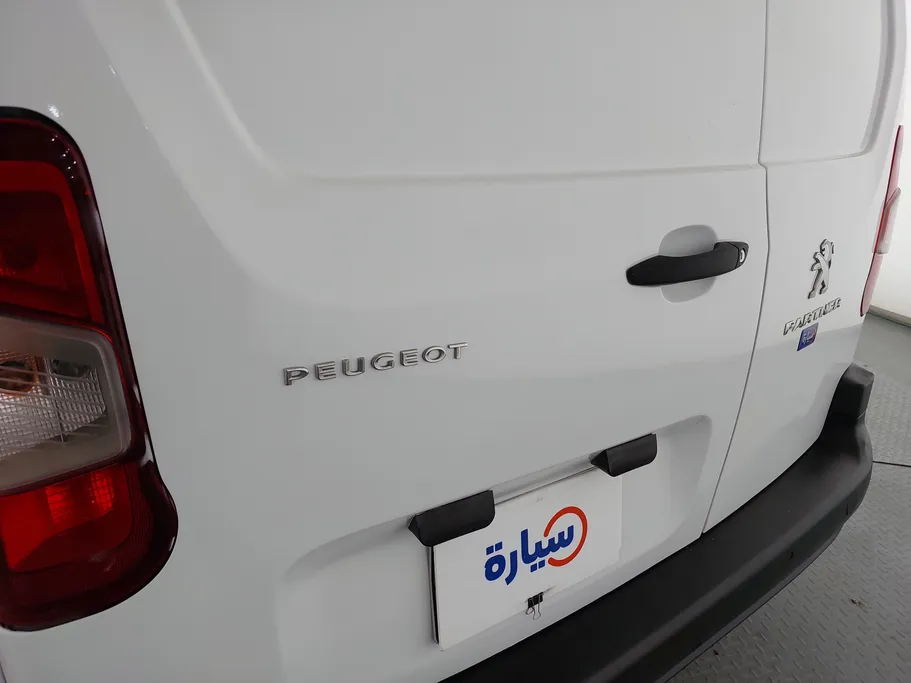 2022 Peugeot Partner Short van 