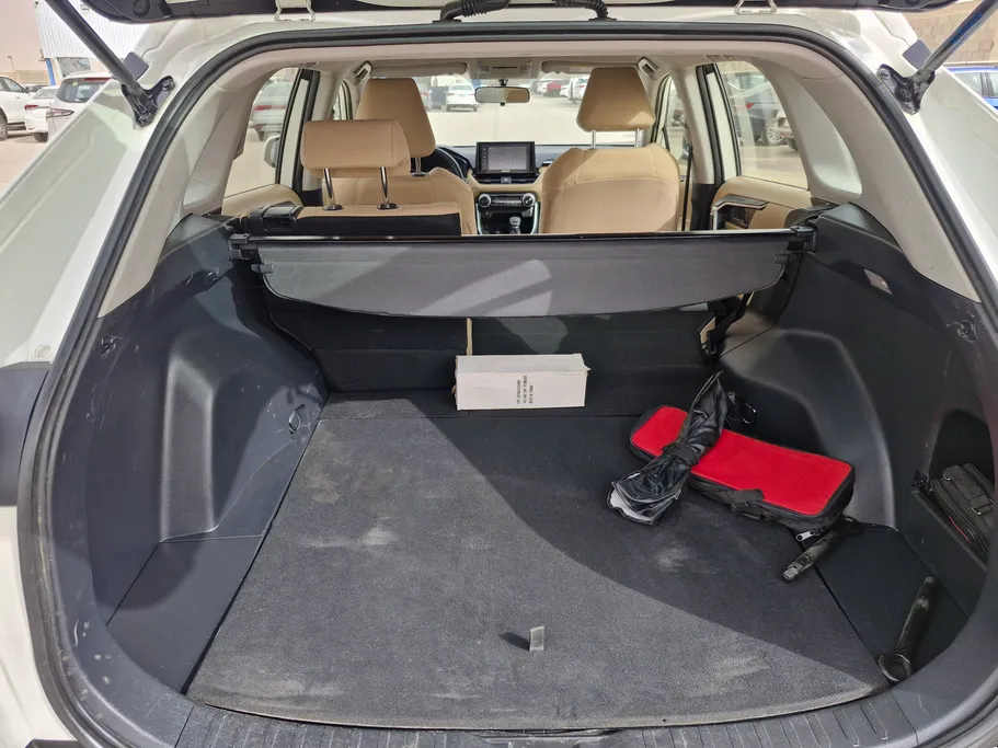 تويوتا راف فور LE 2021 