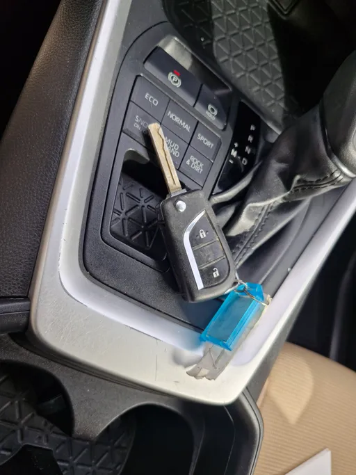 تويوتا راف فور LE 2021 