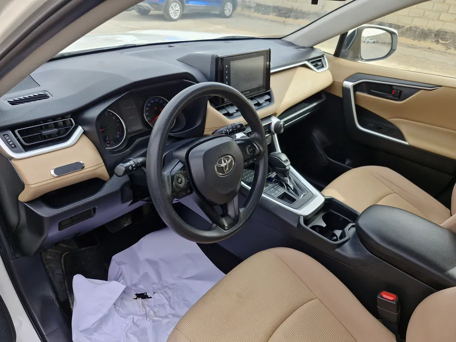 تويوتا راف فور LE 2021 