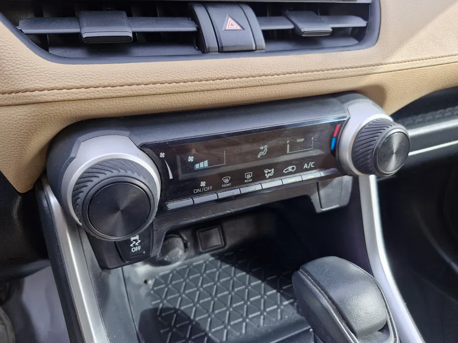 تويوتا راف فور LE 2021 