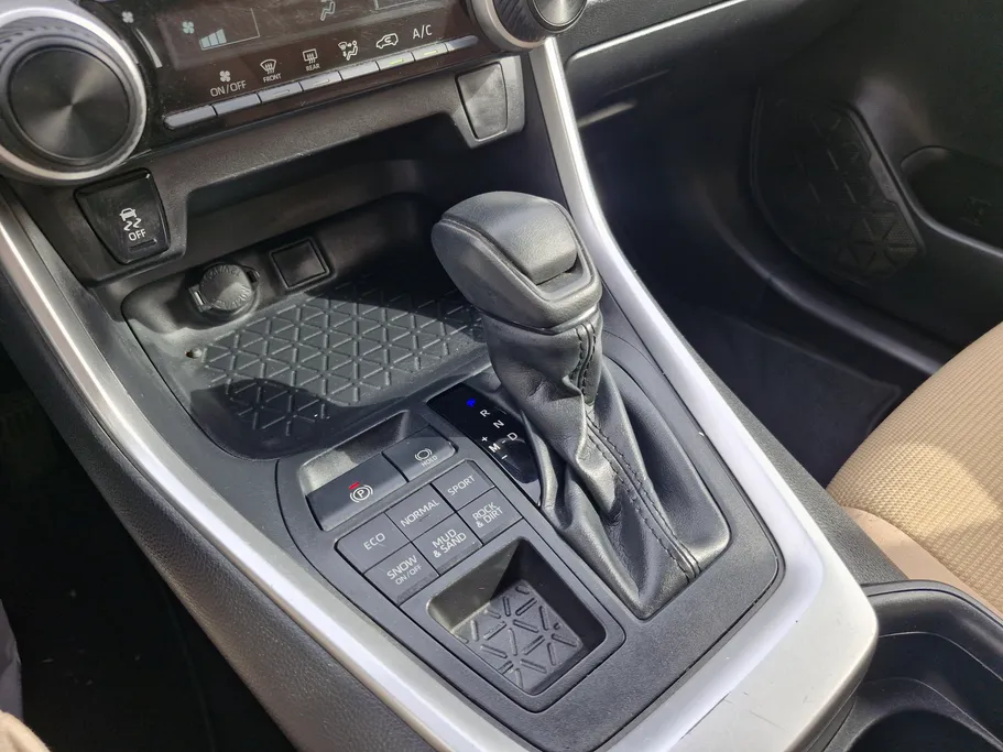 تويوتا راف فور LE 2021 