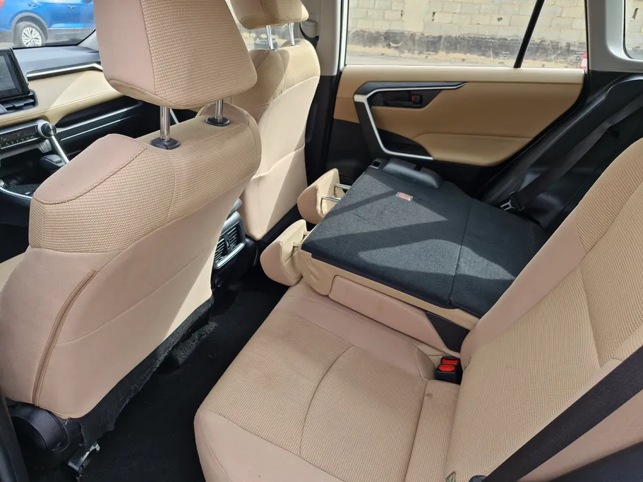 تويوتا راف فور LE 2021 