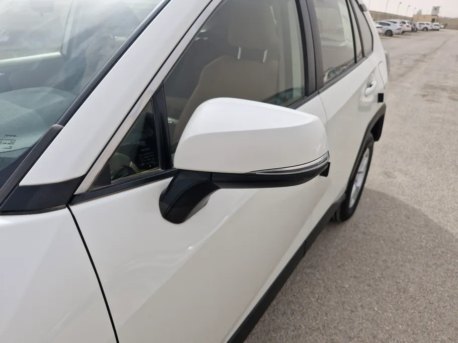 تويوتا راف فور LE 2021 