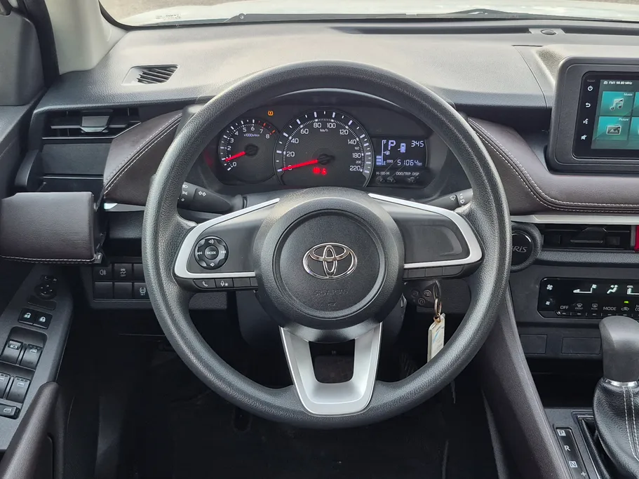 2023 Toyota Yaris  Y 