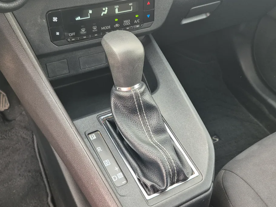 2023 Toyota Yaris  Y 