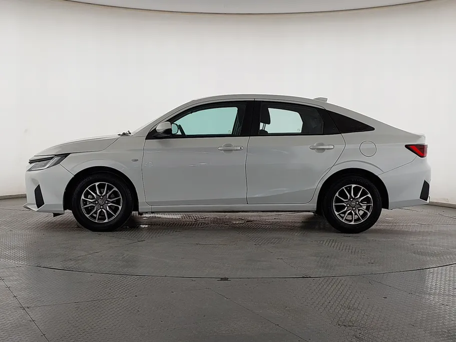 2023 Toyota Yaris  Y 