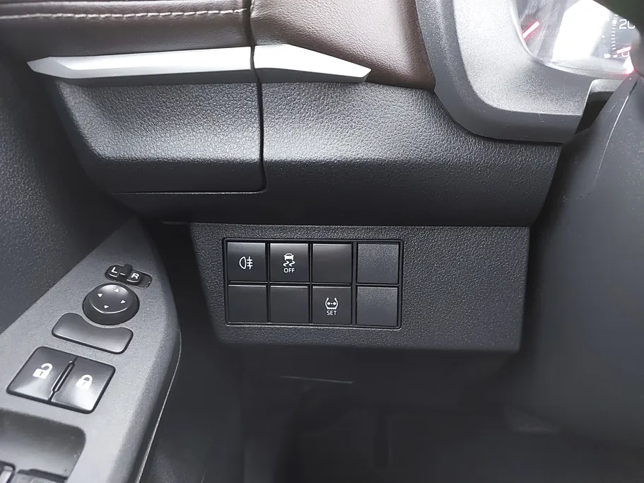 2023 Toyota Yaris  Y 