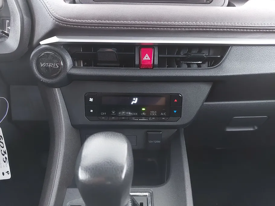 2023 Toyota Yaris  Y 