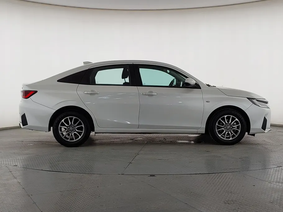 2023 Toyota Yaris  Y 