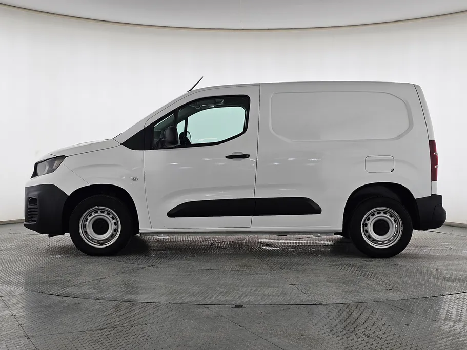 2022 Peugeot Partner Short van 