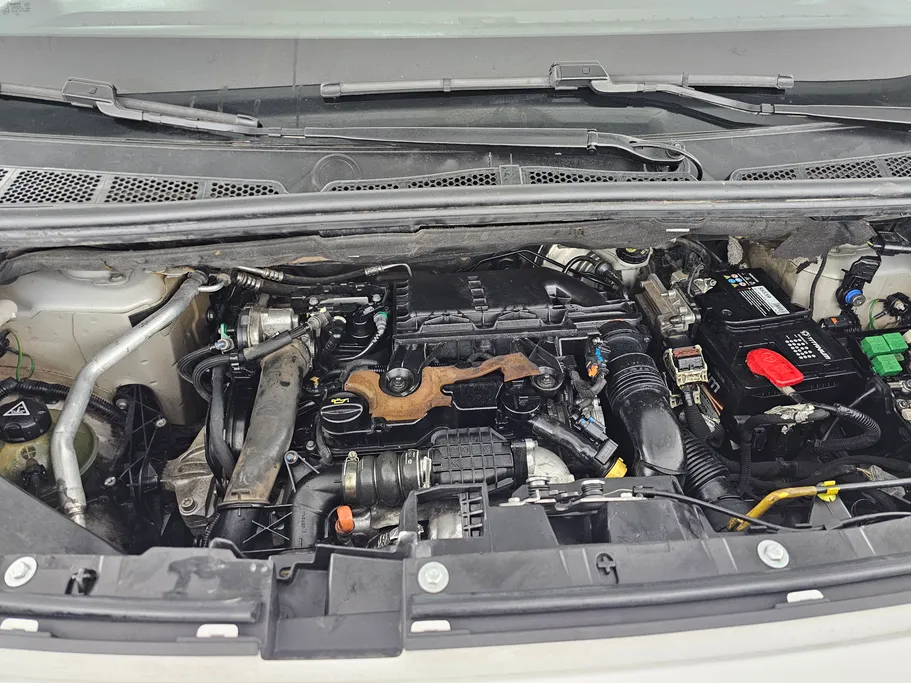 2022 Peugeot Partner Short van 